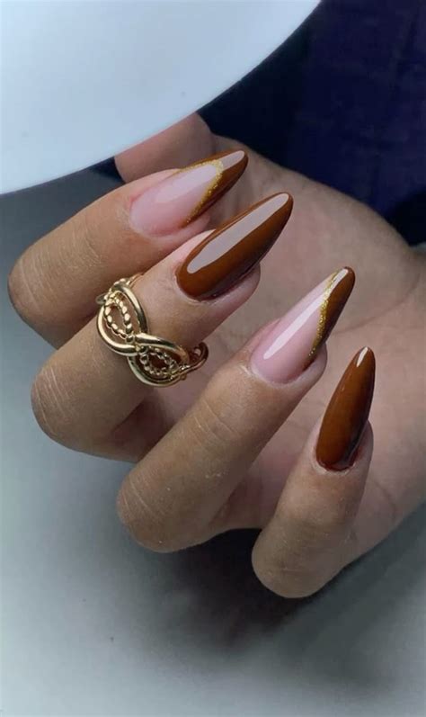 Decoracao De Unha Marrom - Nails🤎 | Decoração de unha marrom e branco, Postiças realista marrom ...