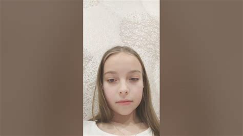 Красивая девушка ведёт трансляцию - YouTube