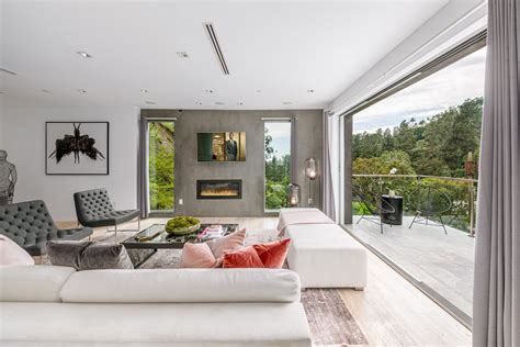 1432 Lindacrest Drive | Cassandra Petersen Real Estate