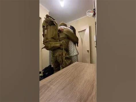 ️Український військовий повернувся додому з війни - YouTube
