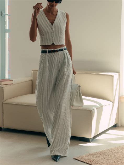 Костюмный жилет в тонкую полоску :: LICHI - Online fashion store