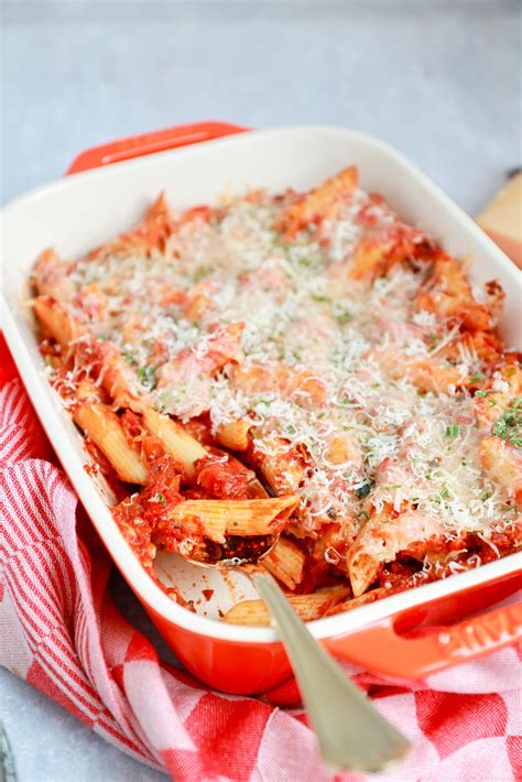 Pasta parmezaan | met tomatensaus uit de oven - Lekker en Simpel