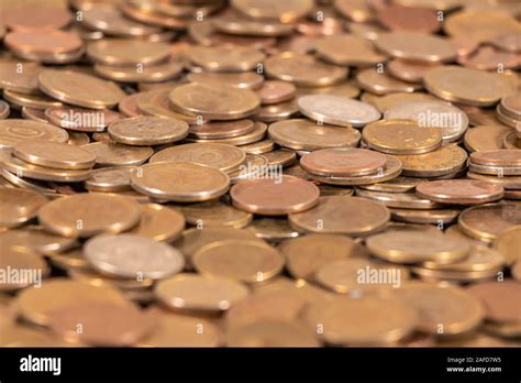 Copper coins hi-res stock photography and images - Alamy