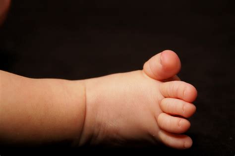 Download free photo of Baby feet,baby,foot,newborn,child - from needpix.com