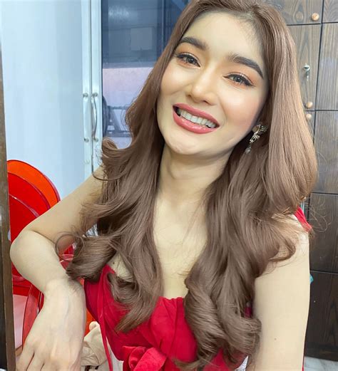 Thanyada Kunpaipuen – Most Beautiful Thailand Transgender Woman Red