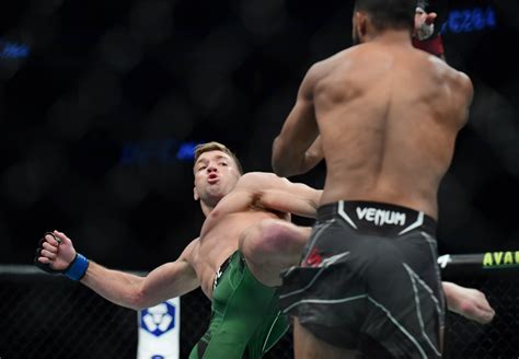Dricus Du Plessis def. Trevin Giles at UFC 264: Best photos