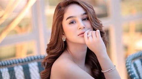 Biodata Hana Hanifah, Artis Cantik yang Pernah jadi Presenter Hingga ...
