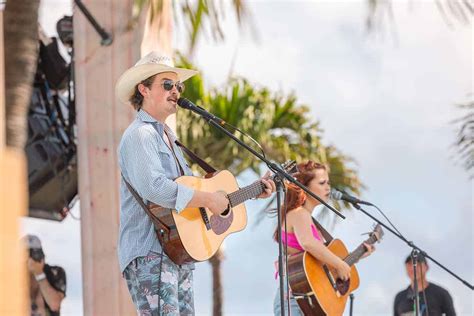 Zach Top Opens Up About Keeping Traditional Country Music Alive With ...