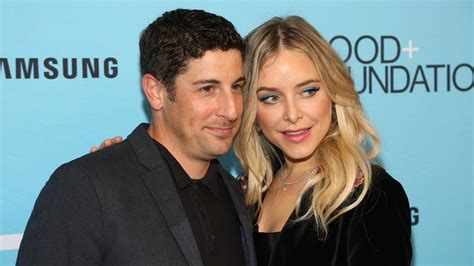 Jason Biggs' Frau lässt Sohn fallen und postet es auf Instagram | STERN.de