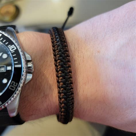 Does anyone know what weave this is? : r/paracord