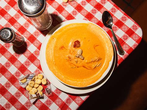 The oyster bar at a restaurant in Grand Central Station is historic 10