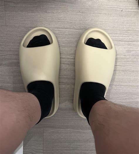Slides too big? : r/yeezys