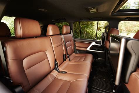 2016 Toyota Land Cruiser | Top Speed