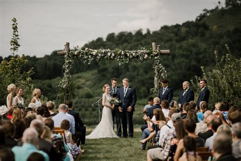 Simple & Artistic Outdoor Wedding | Ecker's Apple Farm Wedding ...