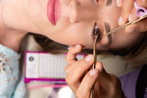 Classic Lash Extensions - Queen of World