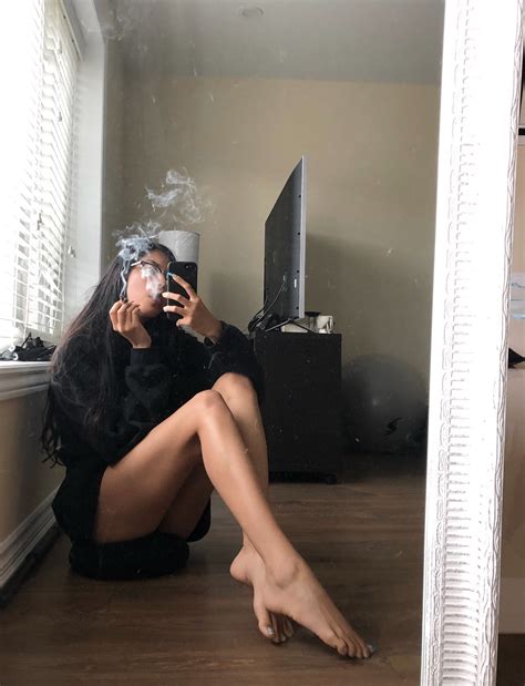 Vanessa Jay Vain's feet