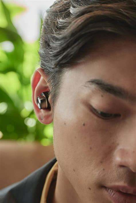Blog - Choosing the ideal headphones | Bowers & Wilkins