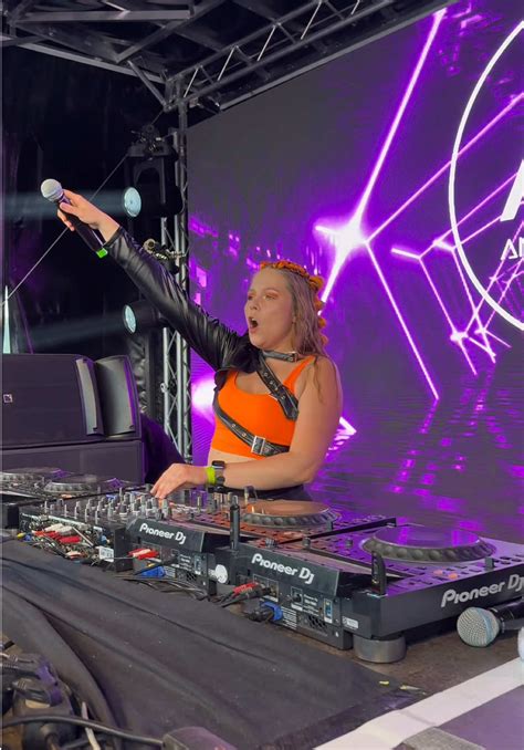 Anastasia Rose (@anastasia_rose_official) – Schau dir Videos von