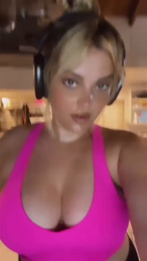 Fit celebrity. getting her carido in : r/ThickFit