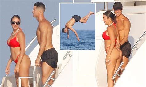 cristiano ronaldo    hands  georgina rodriguez