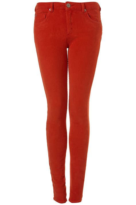 peninsula detail red pants