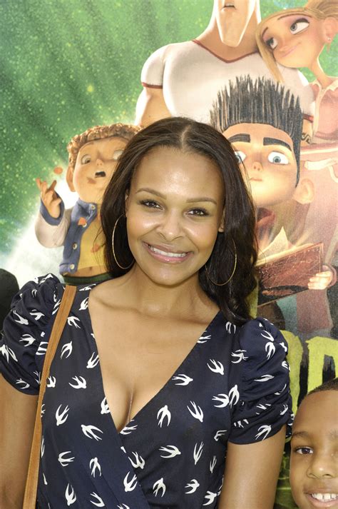 Samantha Mumba Pictures