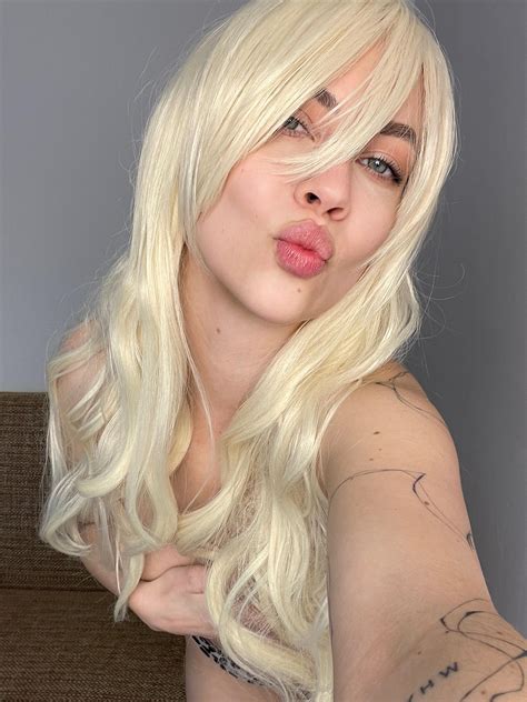 The cutest little blonde babe : r/BeautyGirlsNetwork