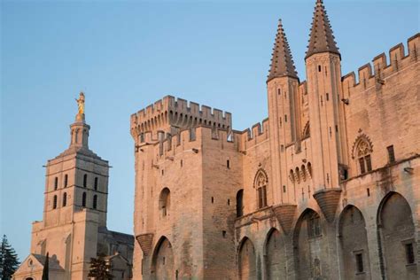Palais de Papes travel guide | France Travel — Unmissable Trips