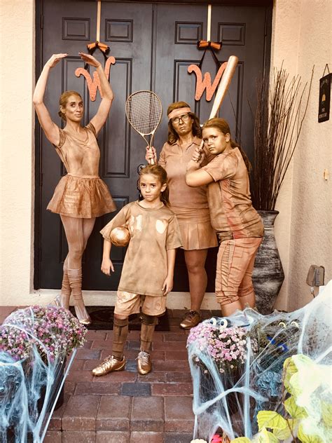 Trophy Family Family Halloween costumes Gold Sports trophy family