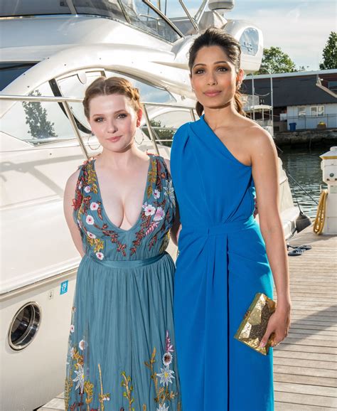 Abigail breslin and freida pinto – Artofit