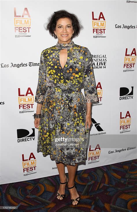 Saundra Santiago's feet