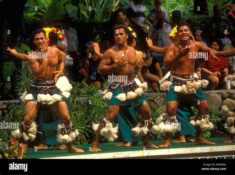 samoans samoan men dancers pageant  long canoes polynesian