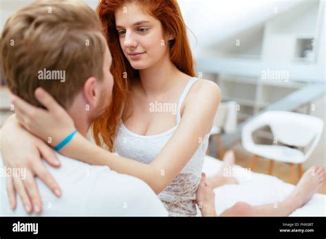 Leidenschaftliche romantik -Fotos und -Bildmaterial in hoher Auflösung ...