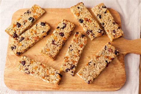 Fruity Granola Bars | ILoveCooking