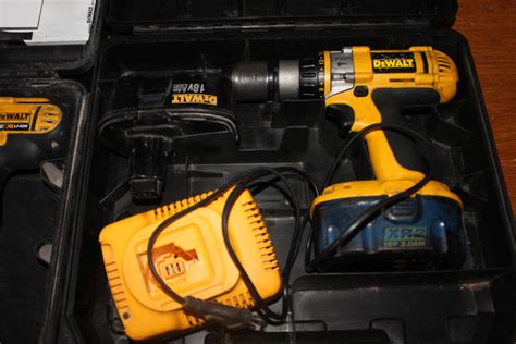 3 stk. Dewalt boremaskiner (defekt batterier) - KJ Auktion ...