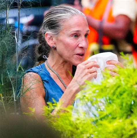 Sarah Jessica Parker reveals her BEAUTY routine! | The Internet's