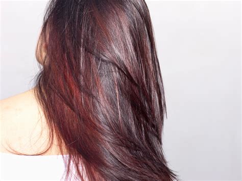 Beauty experts explain how to maintain red highlights and brown hair 16