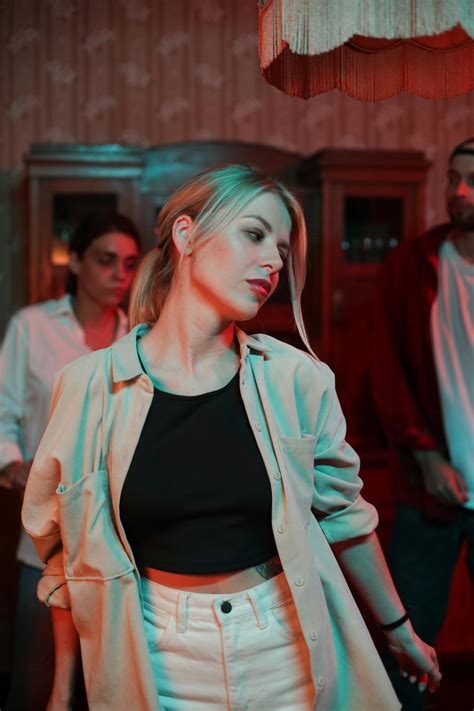 Asian Women Dancing Night Clubs Photos, Download The BEST Free Asian