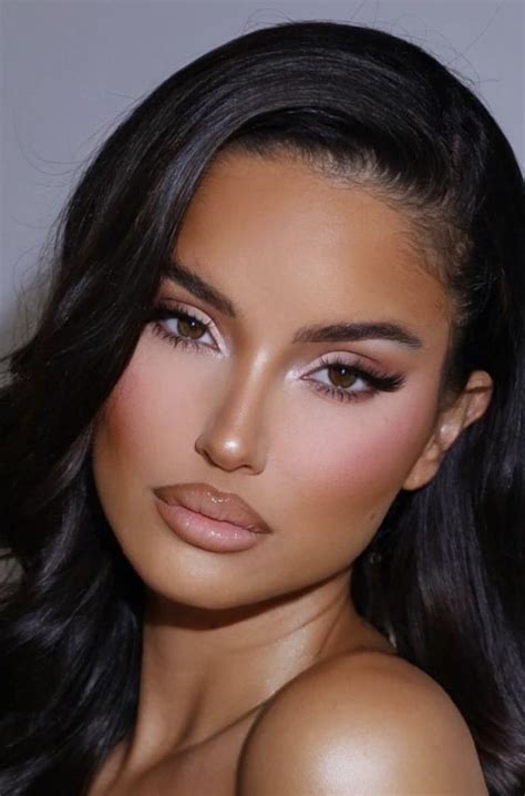 Pin by Mariana Mora Gómez on Maquillaje nude | Sultry makeup, Bombshell