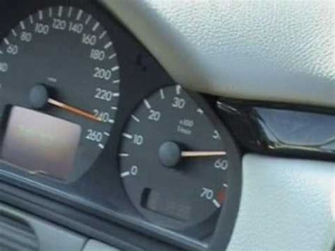 Mercedes E200 Kompressor 252 km/h - YouTube