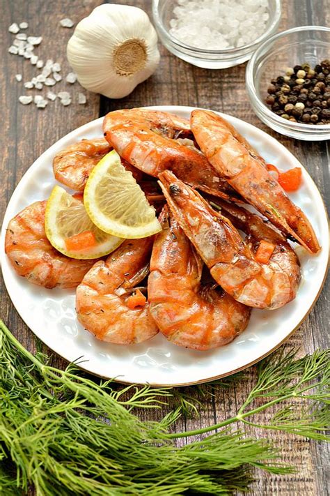 Как очистить креветки королевские?