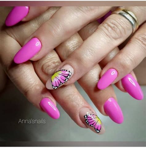 10 Beautiful Butterfly Nail Designs - Wondafox