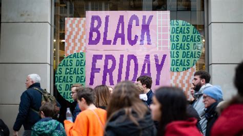 Umfrage: So viele Deutsche gehen am Black Friday auf Schnäppchenjagd