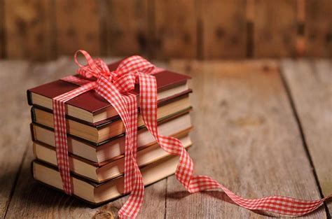 Выбираем хороший и полезный для развития подарок: подарочные книги