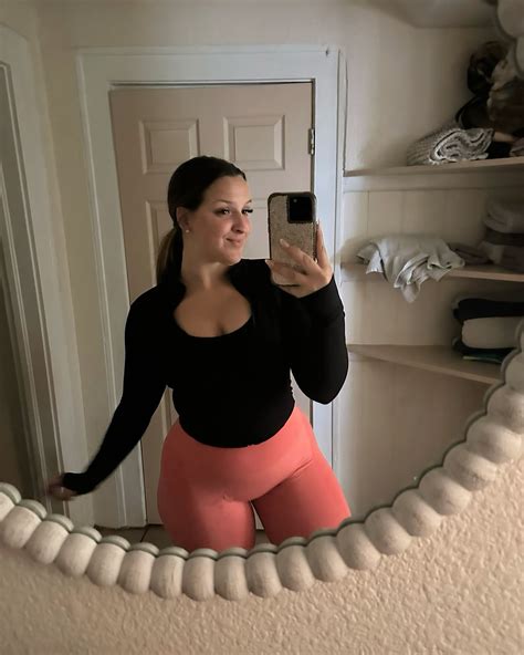 Michaela | Can you handle my curves? 🤭 #explorepage #explore #