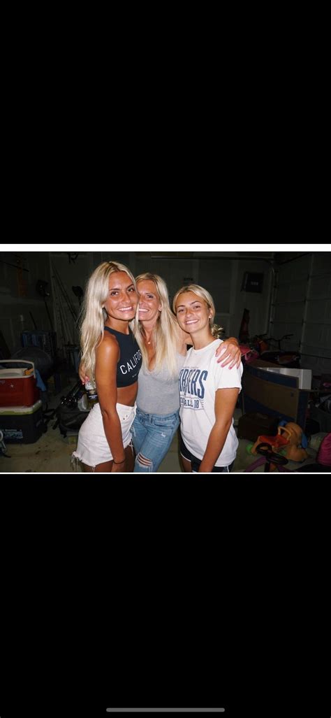 Big sis, mom, or lil sis : r/InRealLifeGirls