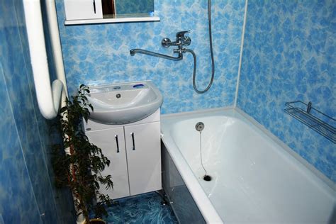 Выполненная отделка ванной комнаты пластиковыми панелями, фото дизайн