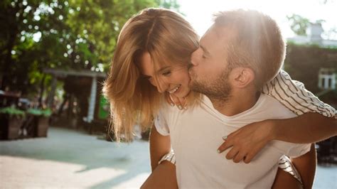 #1 Age Gap Dating App & Site for Singles in the UK