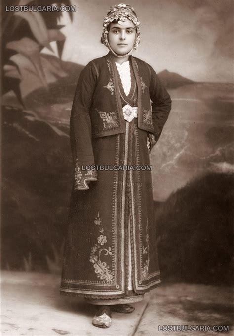 Woman in traditional clothing from Pashmakli ( Smolyan ) Folk Costume ...