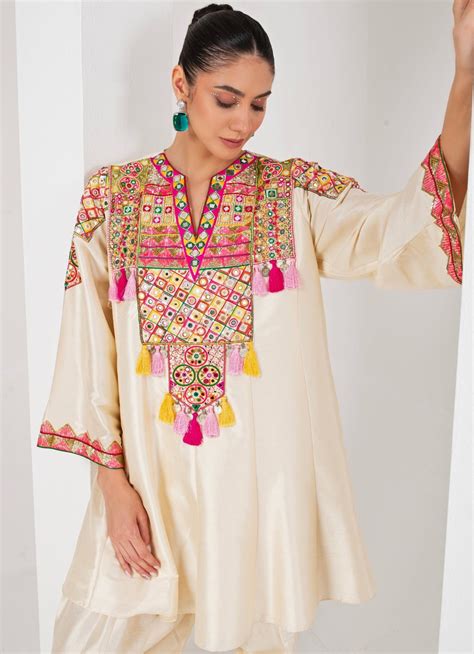akara ivory silk kurta  salwar pants set fabilicious fashion